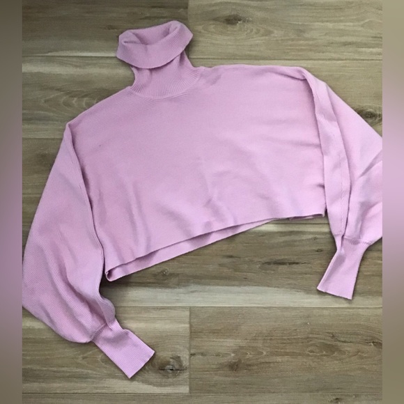 Forever 21 Sweaters - Forever 21 Crop Turtleneck/Balloon Sleeve M